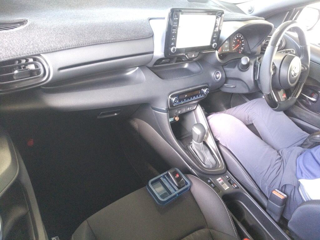 2023 TOYOTA GR YARIS RS photo 3