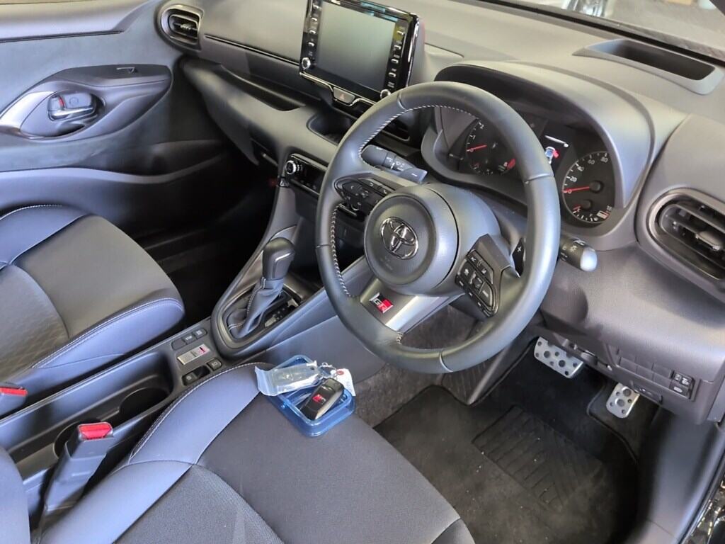 2022 TOYOTA GR YARIS RS photo 5