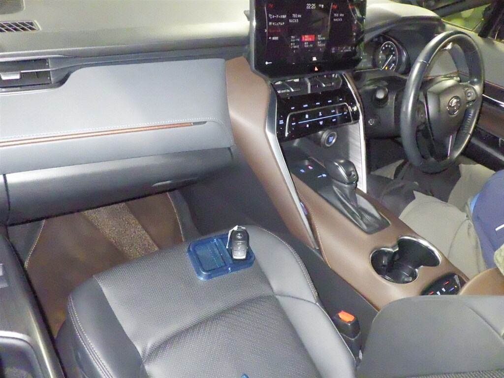 2021 TOYOTA HARRIER Z LEATHER PACKAGE photo 3