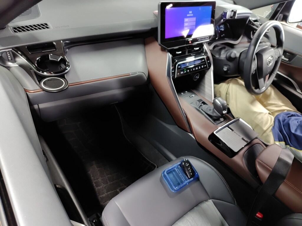 2025 TOYOTA HARRIER G photo 3