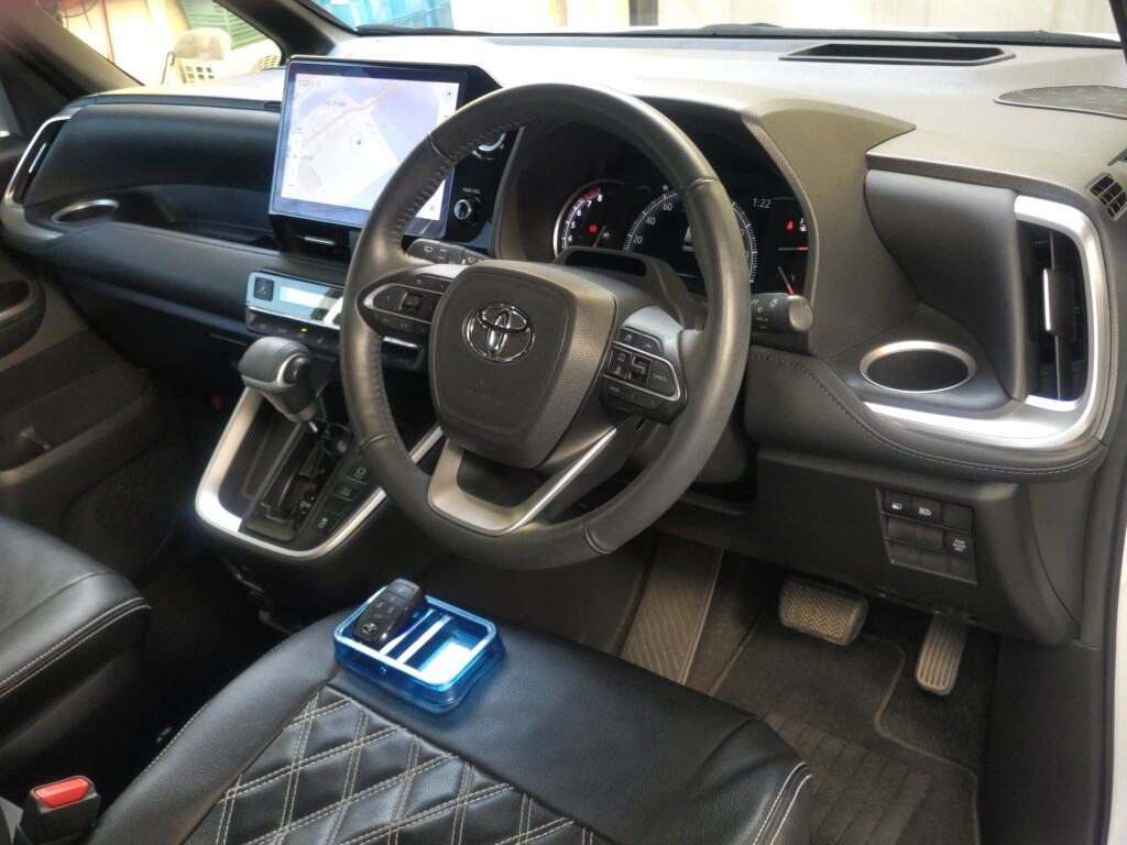 2023 TOYOTA VOXY S-Z photo 3