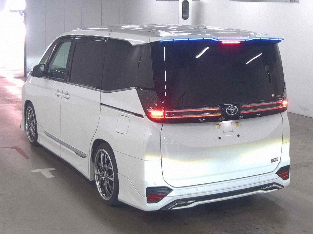 2022 TOYOTA VOXY S-Z photo 2