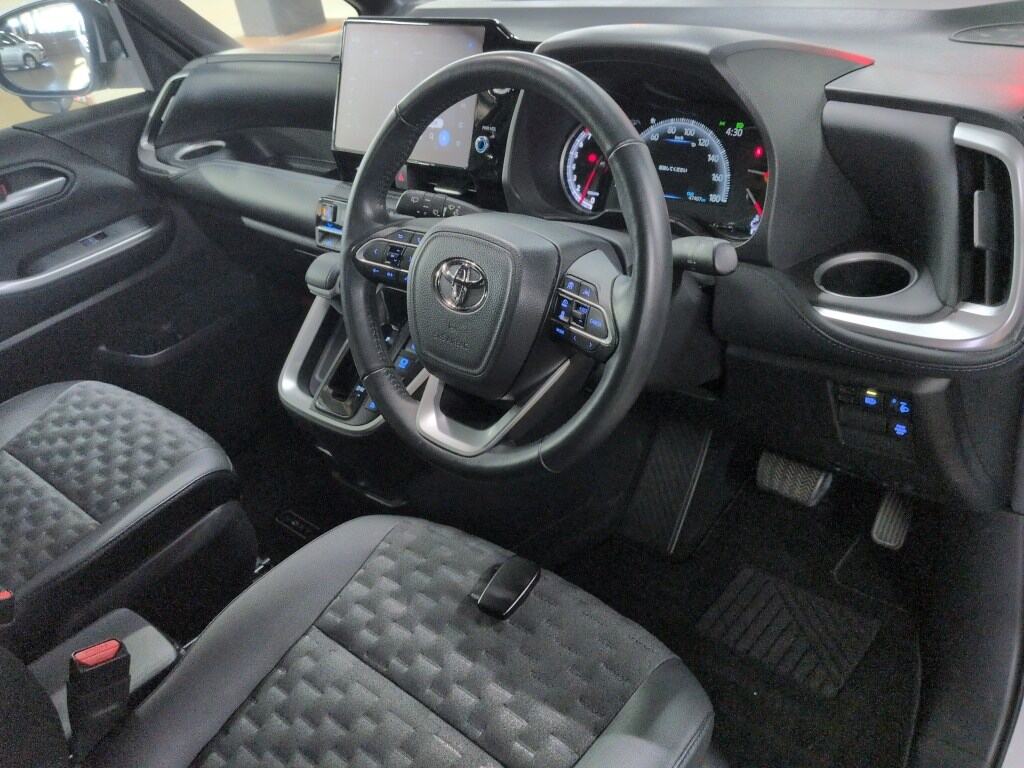 2022 TOYOTA VOXY S-Z photo 3