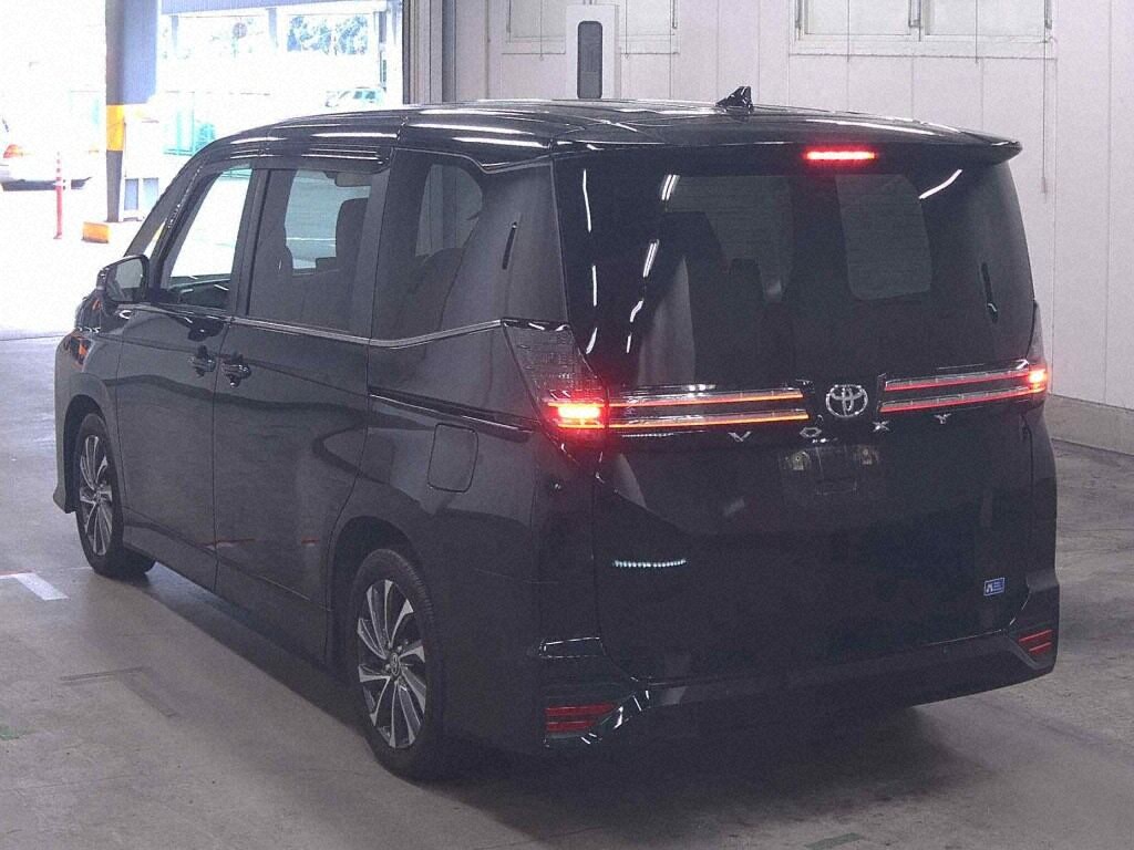 2022 TOYOTA VOXY S-Z photo 2