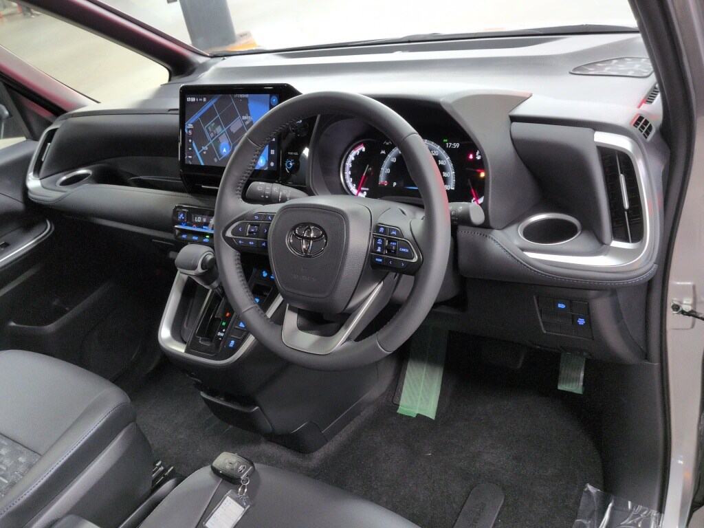 2026 TOYOTA VOXY S-Z photo 3