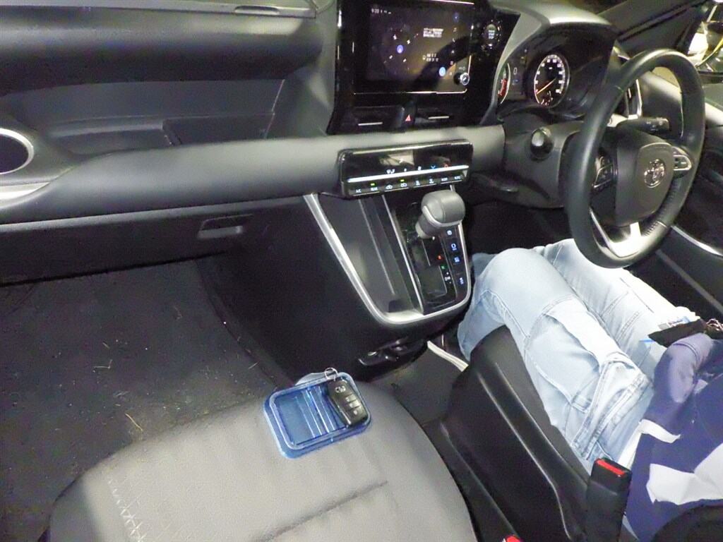 2024 TOYOTA VOXY S-G photo 5