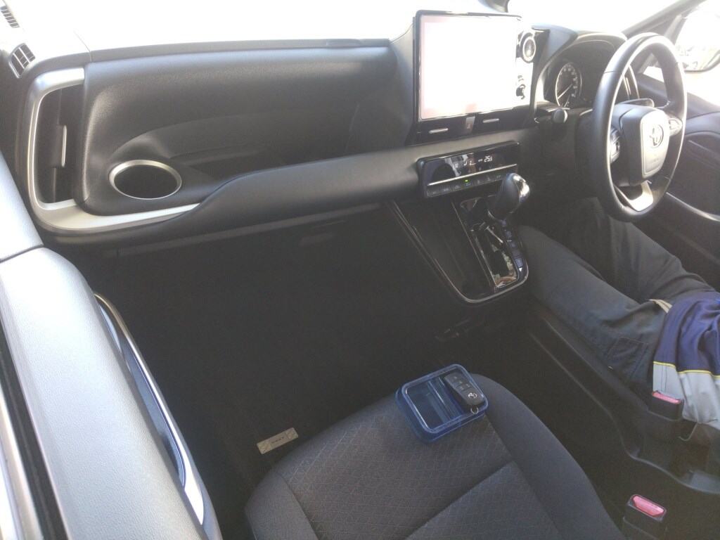 2022 TOYOTA VOXY S-G photo 5