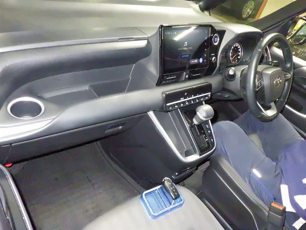 2022 TOYOTA VOXY S-G photo 3