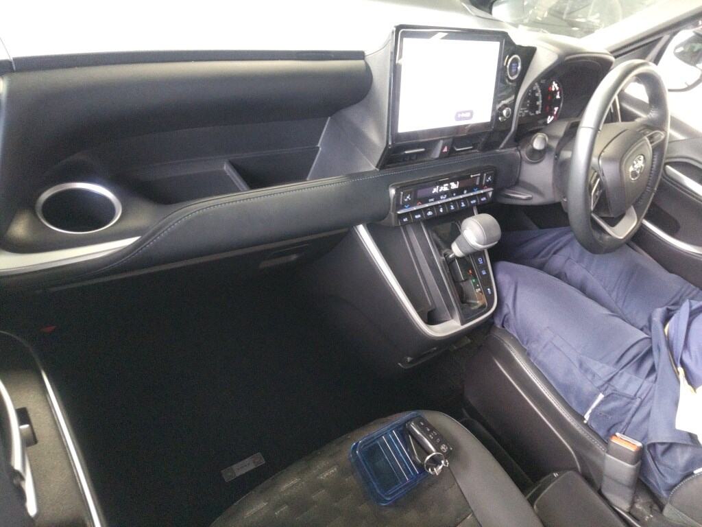 2022 TOYOTA VOXY S-Z photo 3