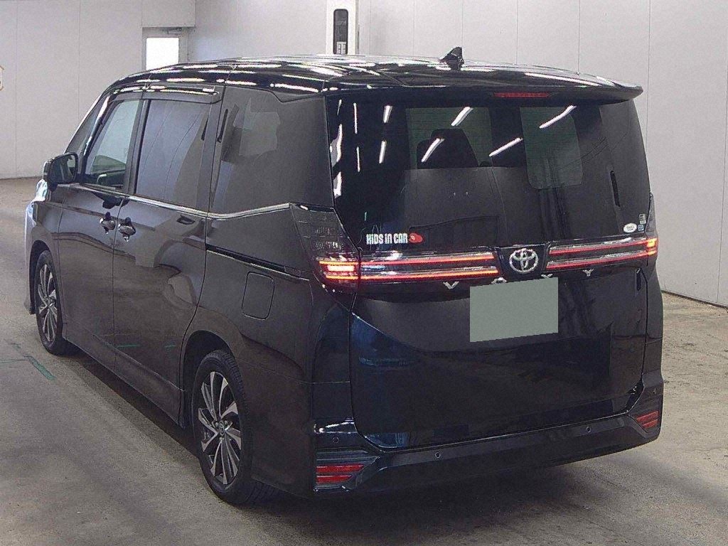 2022 TOYOTA VOXY S-Z photo 2