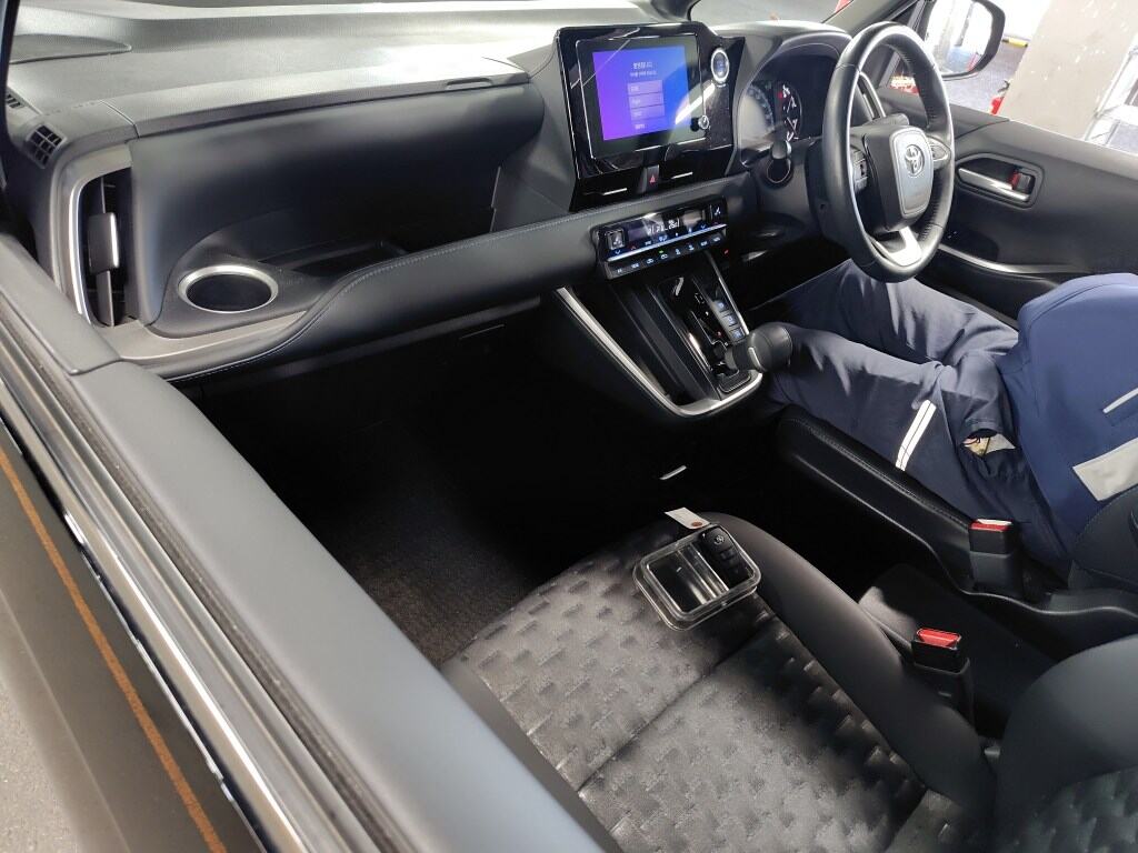 2022 TOYOTA VOXY S-Z photo 3