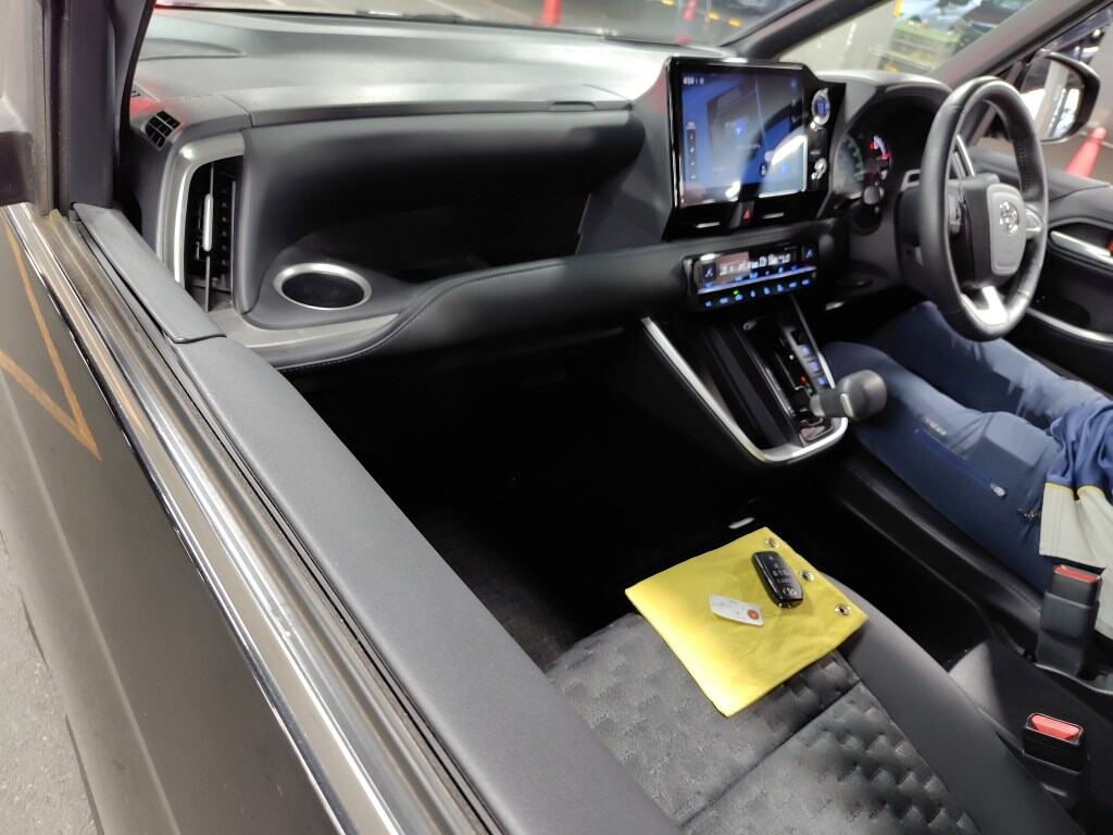 2022 TOYOTA VOXY S-Z photo 3