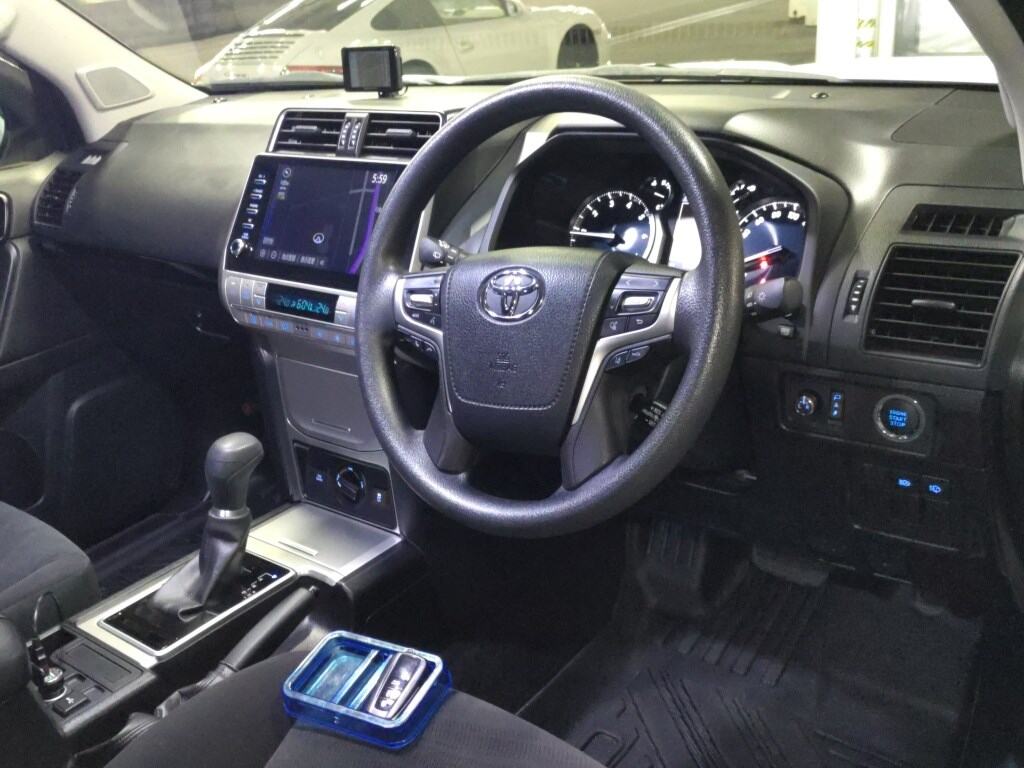 2021 TOYOTA LAND CRUISER PRADO TX photo 3