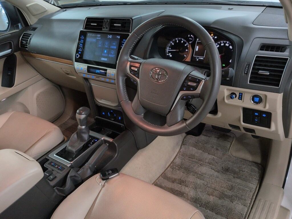 2023 TOYOTA LAND CRUISER PRADO TX L PACKAGE photo 3