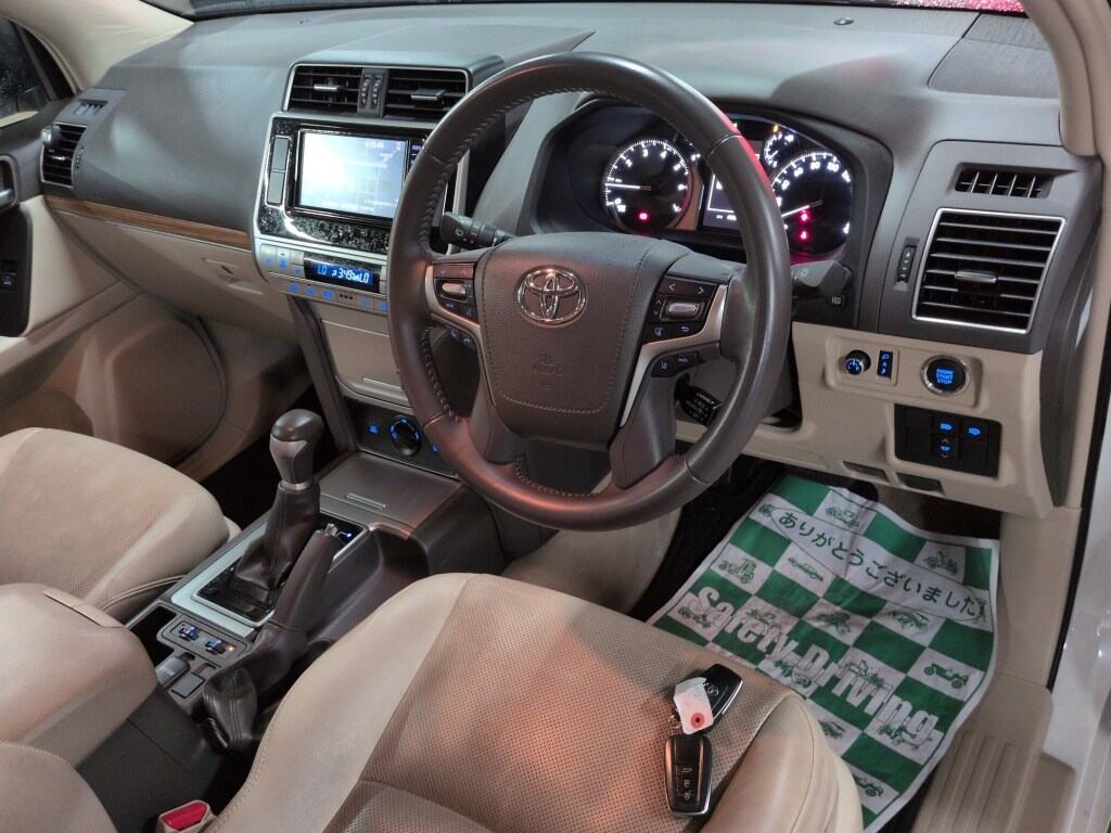 2022 TOYOTA LAND CRUISER PRADO TX L PACKAGE photo 3