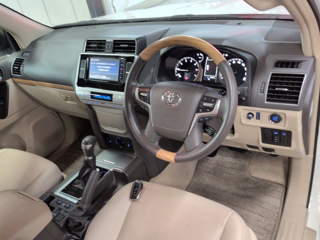 2021 TOYOTA LAND CRUISER PRADO TX L PACKAGE photo 3