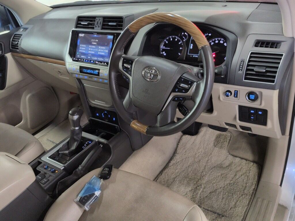 2022 TOYOTA LAND CRUISER PRADO TX L PACKAGE photo 3