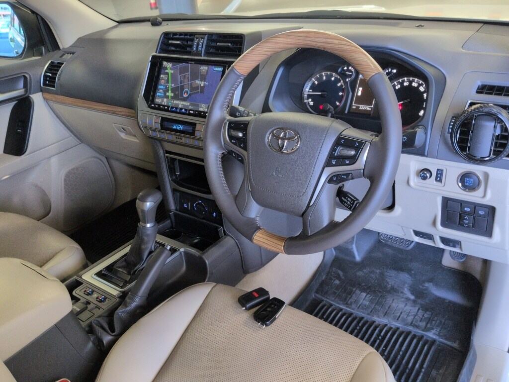 2021 TOYOTA LAND CRUISER PRADO TX L PACKAGE photo 3