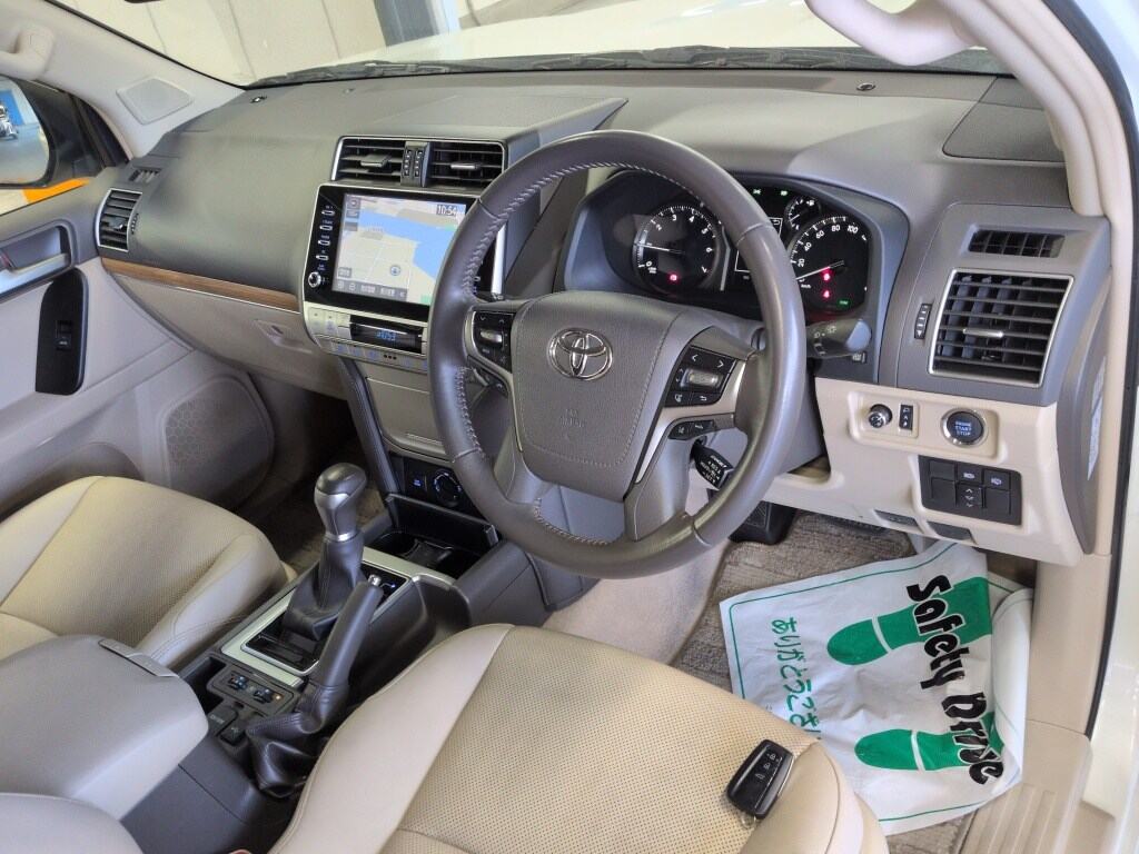 2022 TOYOTA LAND CRUISER PRADO TX L PACKAGE photo 3