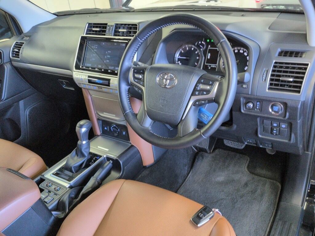 2021 TOYOTA LAND CRUISER PRADO TX L PACKAGE 70TH ANNIVERSARY LIMITED photo 3