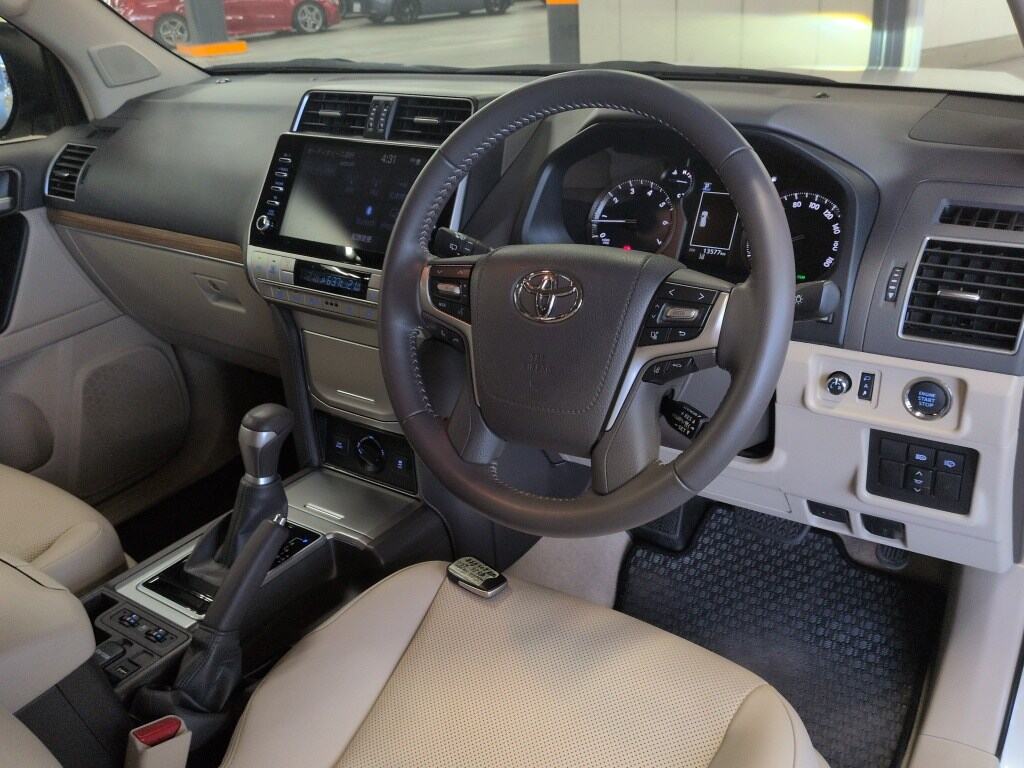 2021 TOYOTA LAND CRUISER PRADO TX L PACKAGE photo 3