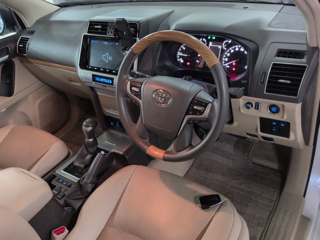 2021 TOYOTA LAND CRUISER PRADO TX L PACKAGE photo 3
