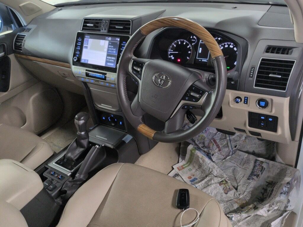 2023 TOYOTA LAND CRUISER PRADO TX L PACKAGE photo 3