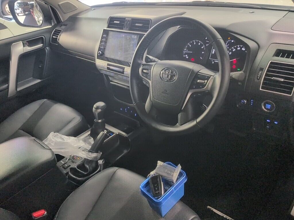 2023 TOYOTA LAND CRUISER PRADO TX L PACKAGE photo 3