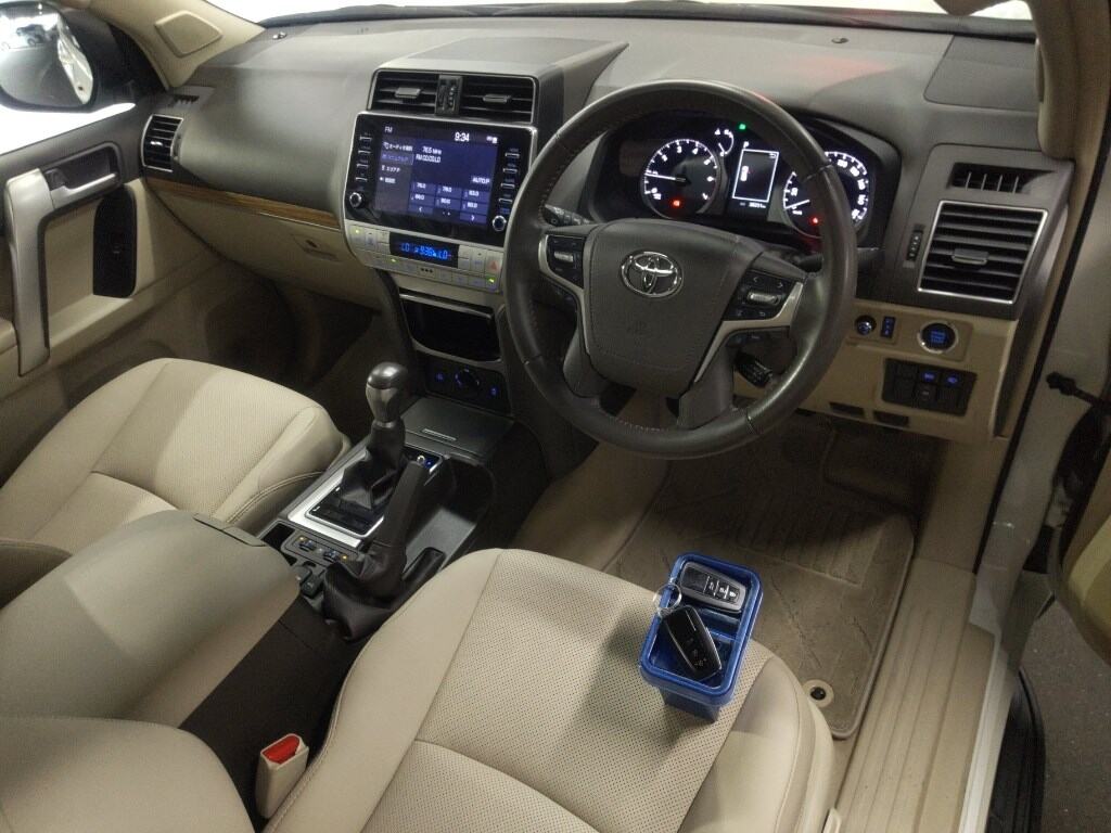 2022 TOYOTA LAND CRUISER PRADO TX L PACKAGE photo 3