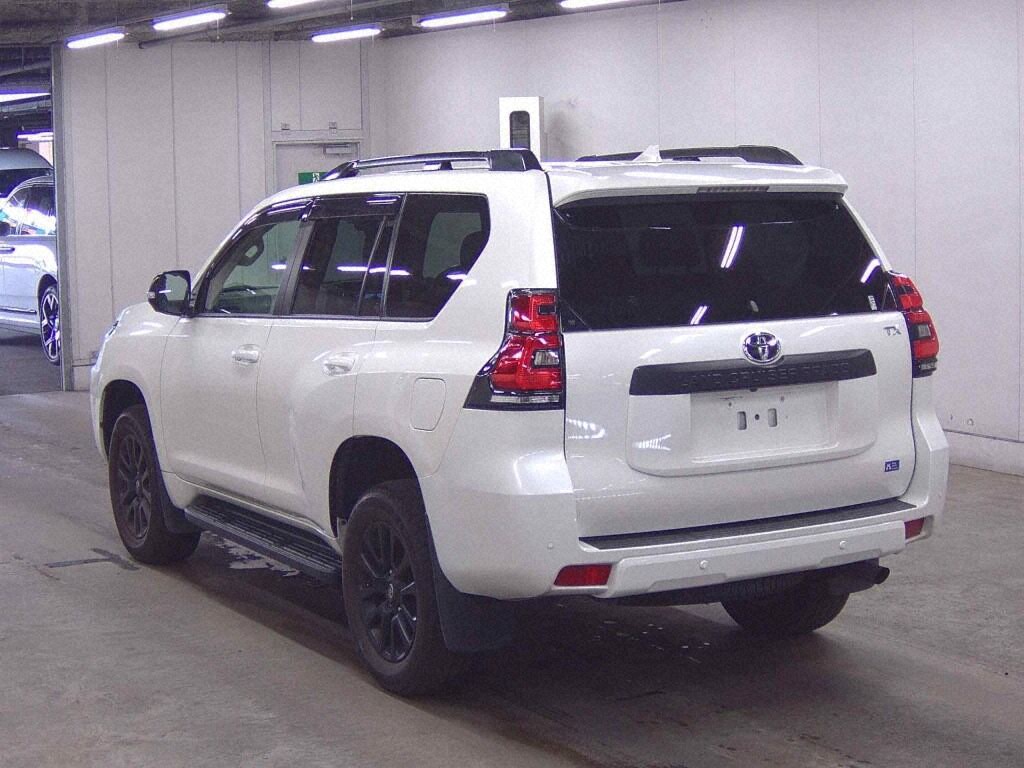 2025 TOYOTA GR86 RZ photo 3