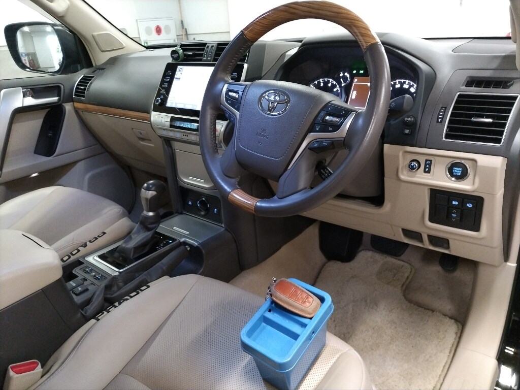 2023 TOYOTA LAND CRUISER PRADO TX L PACKAGE photo 3