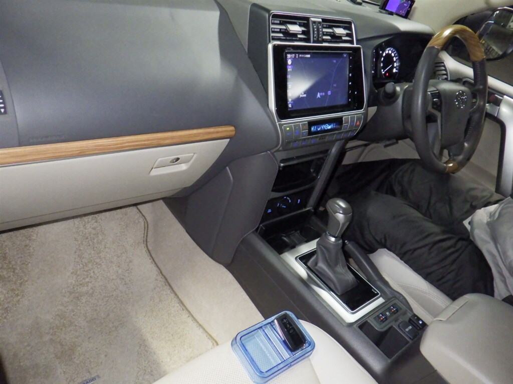 2023 TOYOTA LAND CRUISER PRADO TX L PACKAGE photo 3