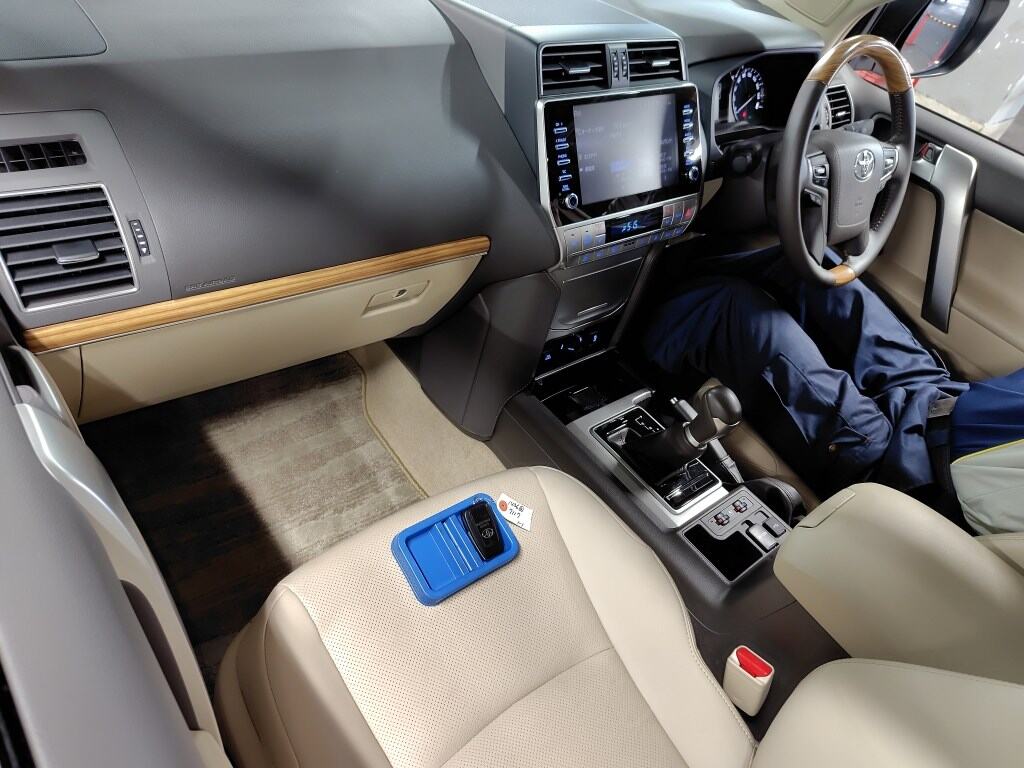 2023 TOYOTA LAND CRUISER PRADO TX L PACKAGE photo 3