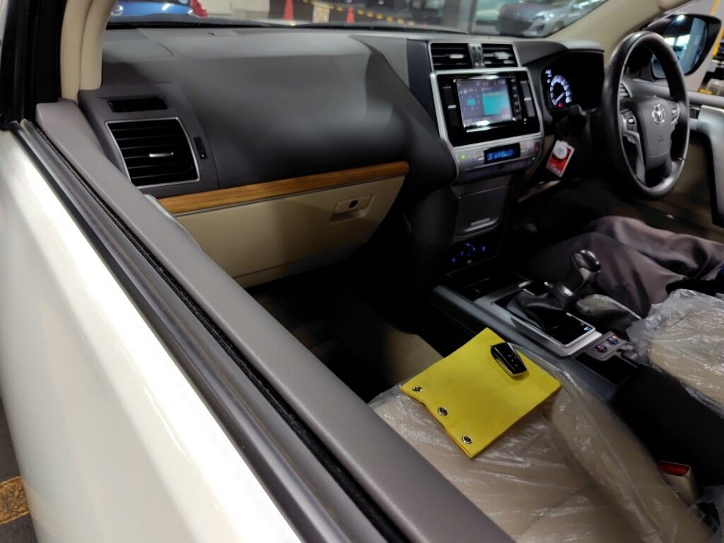 2023 TOYOTA LAND CRUISER PRADO TX L PACKAGE photo 3