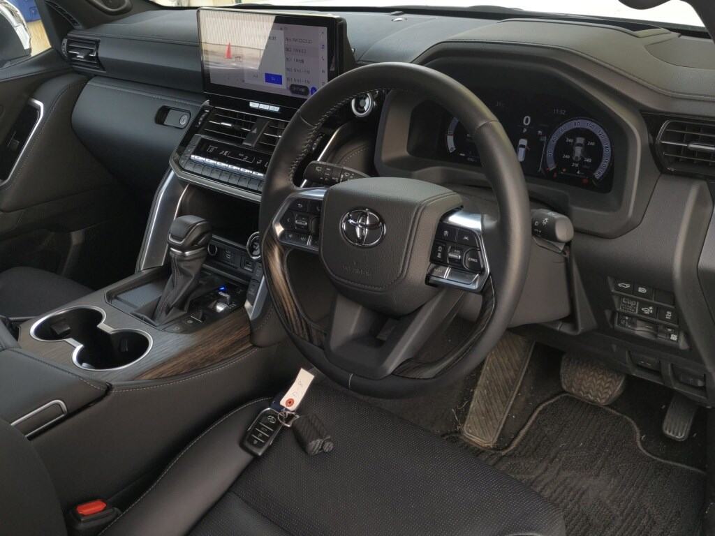 2025 TOYOTA LAND CRUISER ZX photo 3