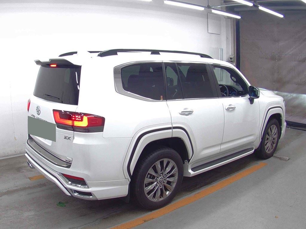 2025 TOYOTA LAND CRUISER ZX photo 5