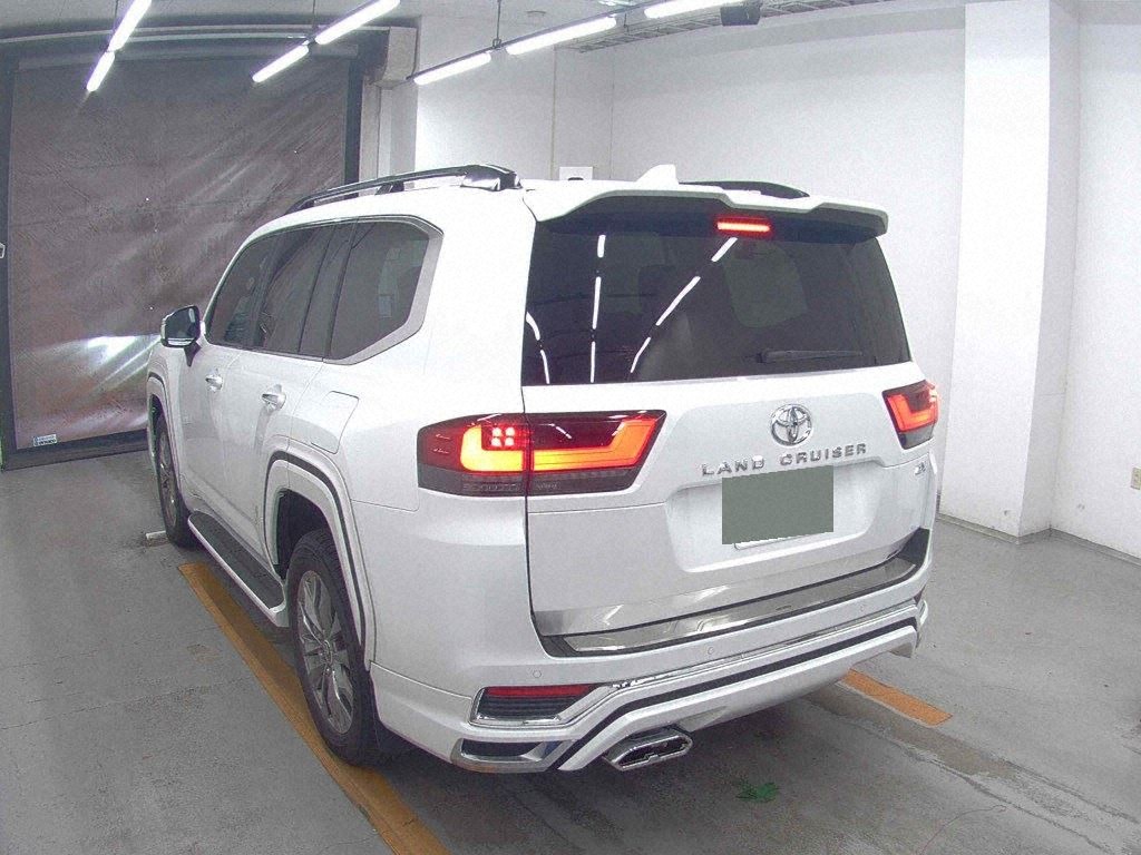 2025 TOYOTA LAND CRUISER ZX photo 2