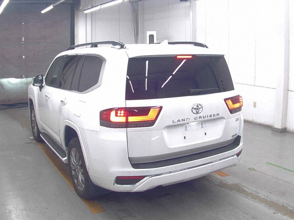 2024 TOYOTA LAND CRUISER ZX photo 2