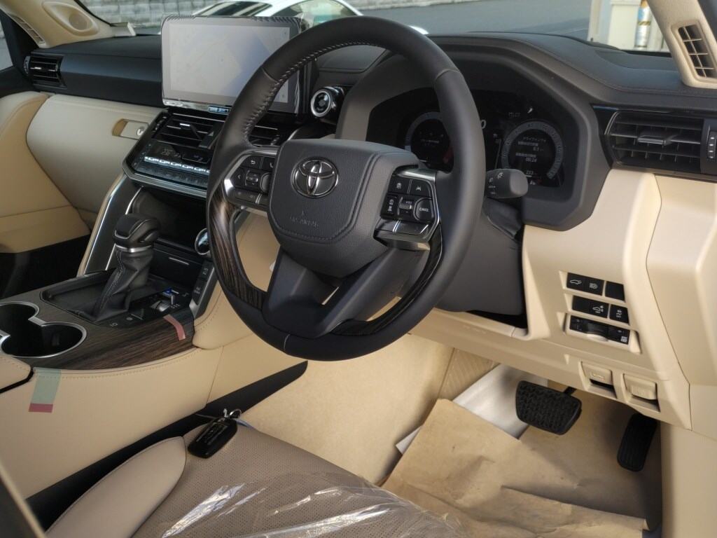 2025 TOYOTA LAND CRUISER ZX photo 3