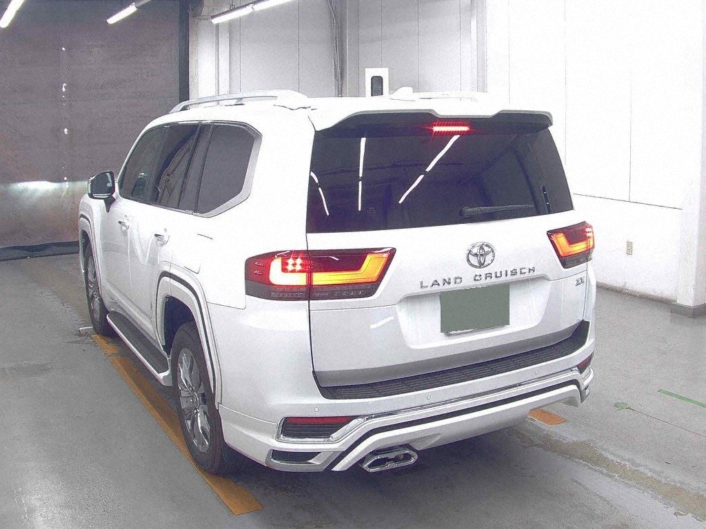 2025 TOYOTA LAND CRUISER ZX photo 2