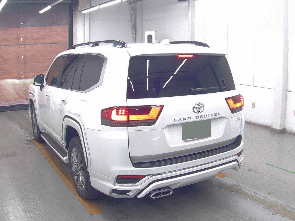 2025 TOYOTA LAND CRUISER ZX photo 2