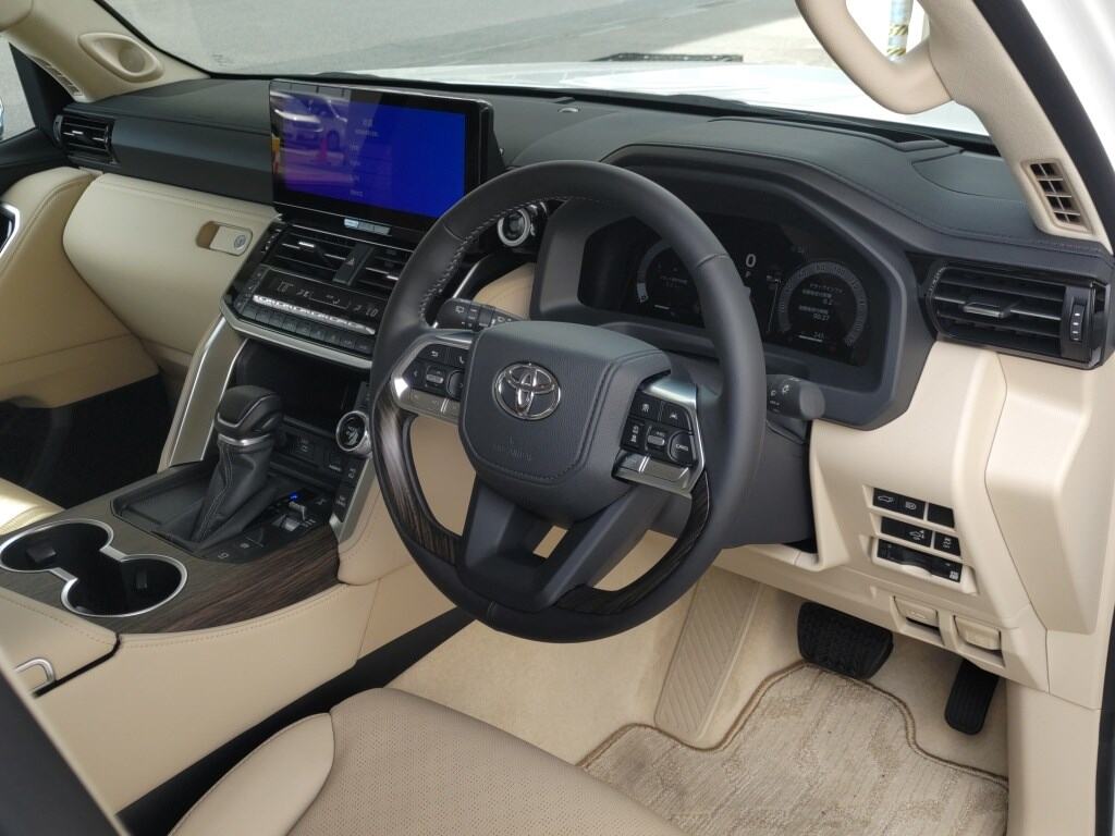2025 TOYOTA LAND CRUISER ZX photo 3