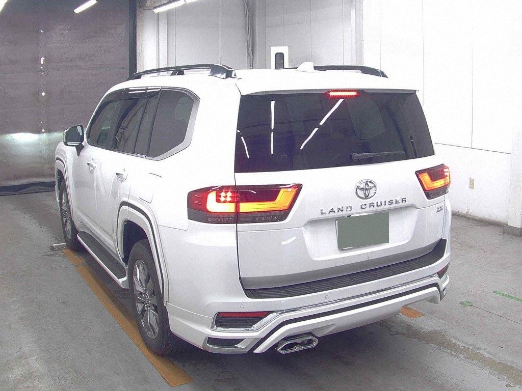 2025 TOYOTA LAND CRUISER ZX photo 2