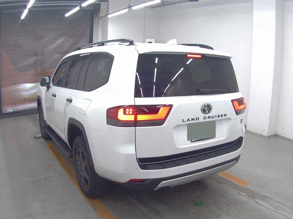2025 TOYOTA LAND CRUISER GR SPORT photo 2