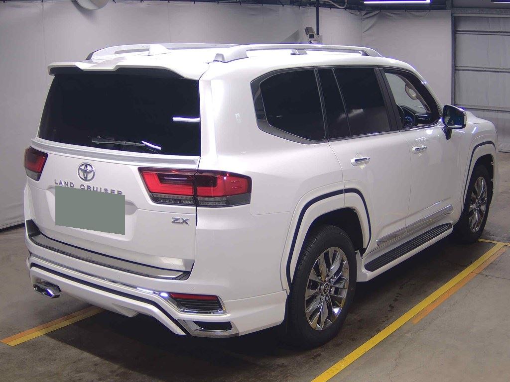 2025 TOYOTA LAND CRUISER ZX photo 5