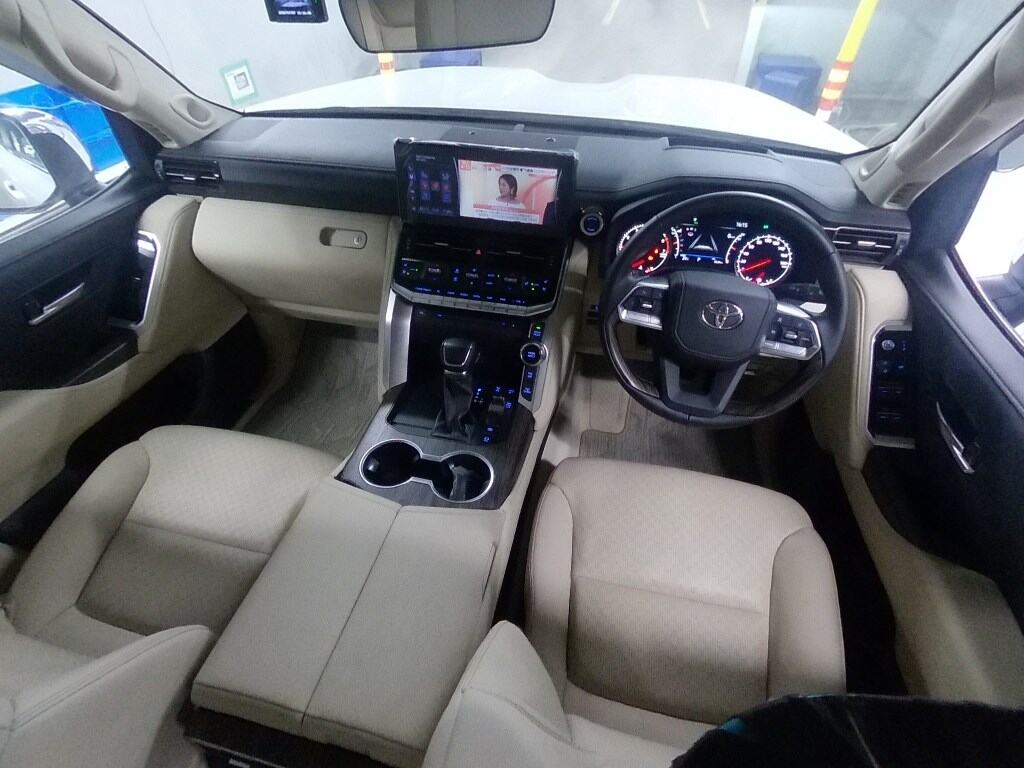 2025 TOYOTA LAND CRUISER ZX photo 3