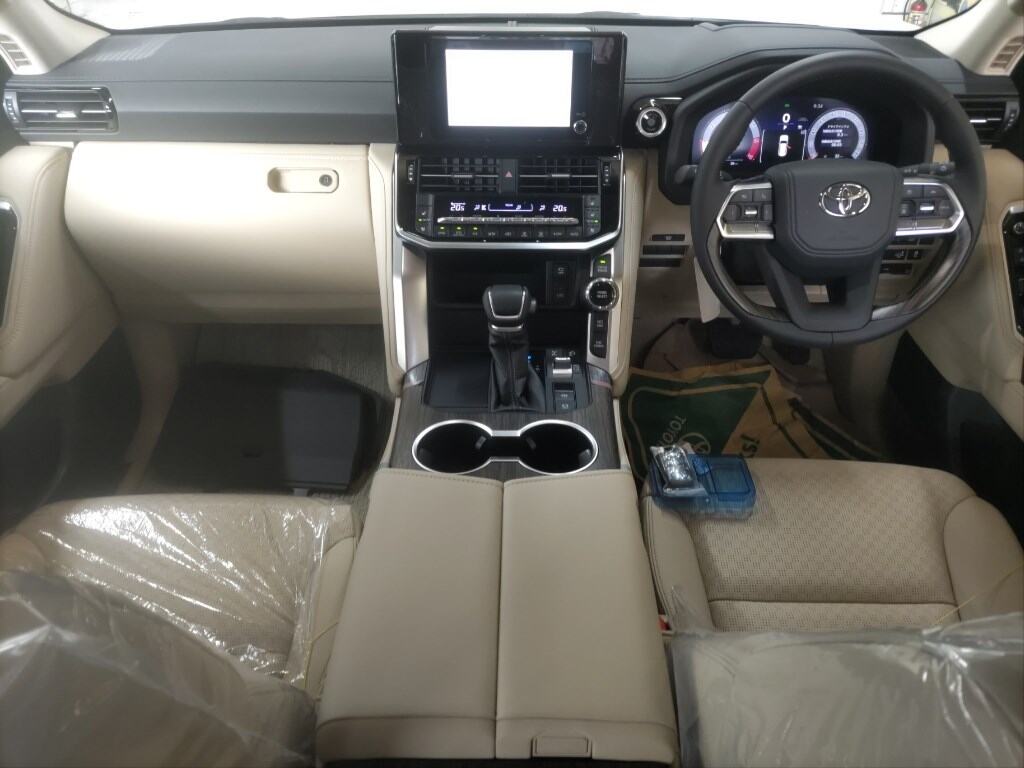 2025 TOYOTA LAND CRUISER ZX photo 3