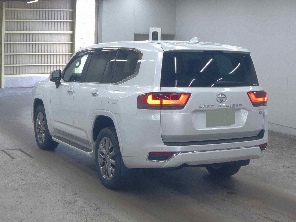 2025 TOYOTA LAND CRUISER ZX photo 2