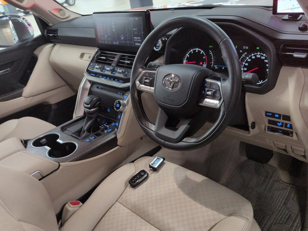 2024 TOYOTA LAND CRUISER ZX photo 3