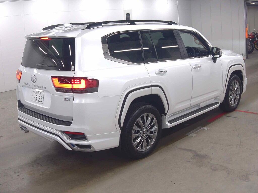 2026 TOYOTA LAND CRUISER ZX photo 5